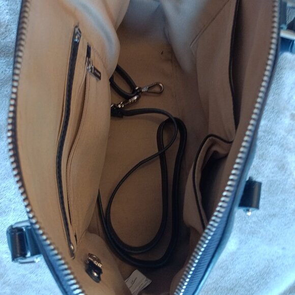 Danier leather Navy Blue dome purse - Picture 4 of 4